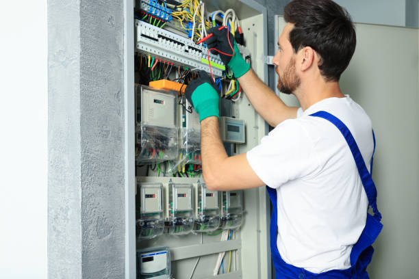 Best Affordable Emergency Electrician  in Holstein, IA